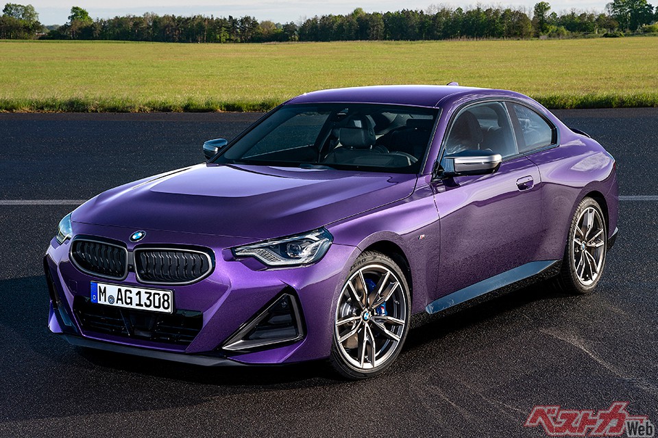 BMW M240i xDrive。オーナーのスマホをドアにかざすことで開錠・施錠が行え、エンジン始動も可能な機能も装備