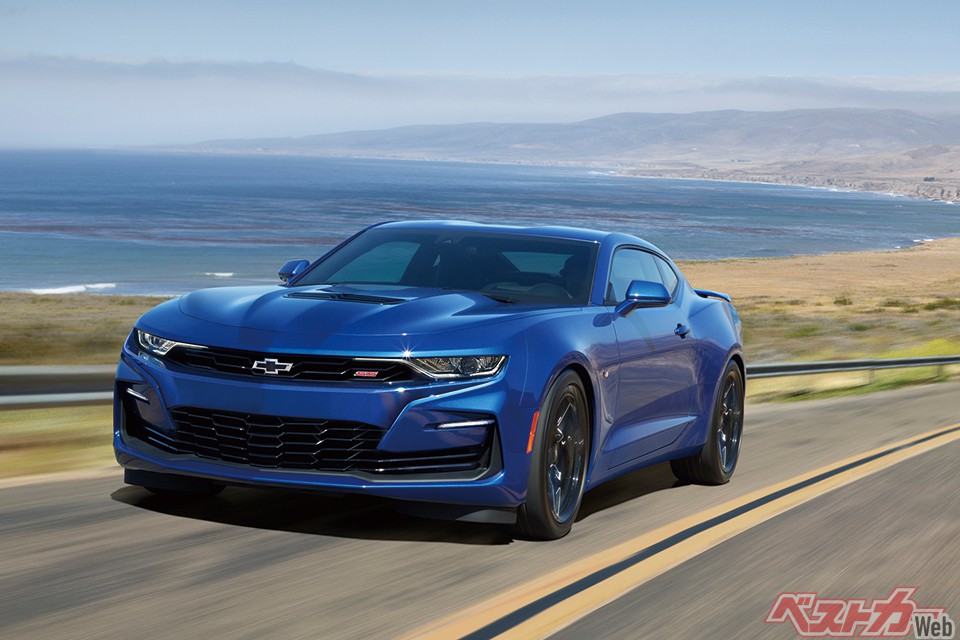 アメリカンマッスルカーの二大巨頭の一角、カマロは現行でも偉大な初代のイメージを上手く落とし込んでいる一台だ