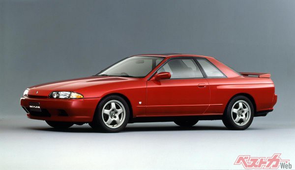 1989に誕生したR32型スカイライン 2ドア スポーツクーペ GTS-t タイプM。売れたとはいえGT-Rは500万円近くするので、なかなか手がでなかったがこちらは200万円台半ばで買えた