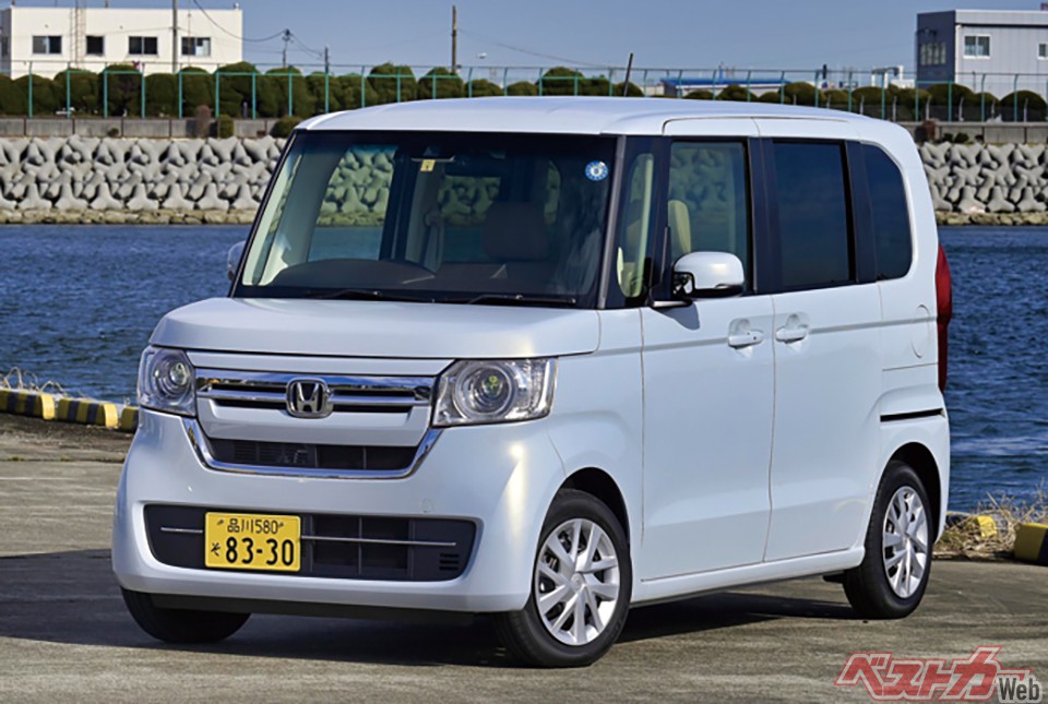 日本で一番売れている軽自動車N-BOXは室内空間においても軽自動車ナンバーワンだ