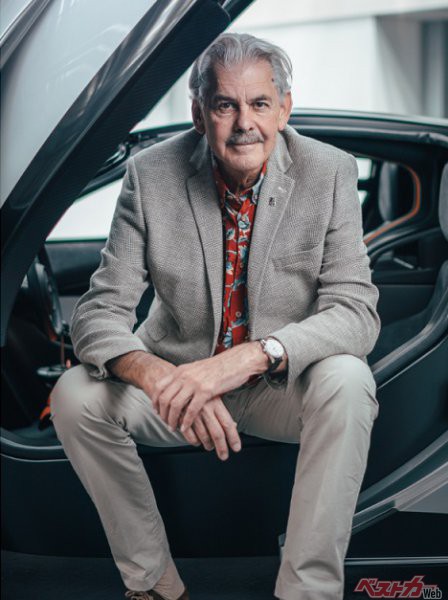 ゴードン・マーレー氏。F1マシンのデザイナーとして1970～80年代に数々の名（と、たまに迷）車を世に送り出した。1990年代以降はロードカーのデザイナーとして活躍中である