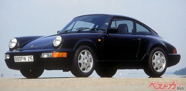 964型911カレラ4（1989年式）。カレラ4のMTは1000万円前後でも見かけるが、1991年までのカレラ2前期型のMTは1300万円前後