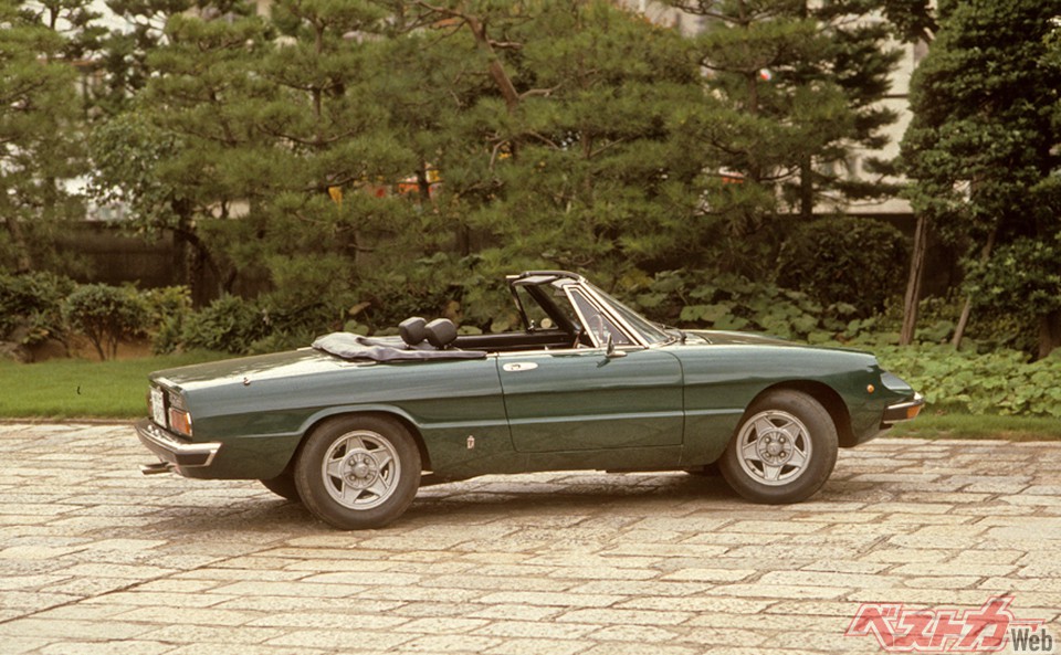 オープンモデルをなんと呼ぶ? 初期の流麗なスタイルを受け継いだアルファ・ロメオ スパイダー【いのうえ・こーいちの名車探訪】