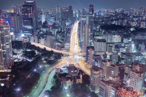 東京都内を網の目のように張り巡らされている首都高。利便性は高いが交通集中による渋滞も慢性化しており、交通分散への対応も急務だ （<a href=
