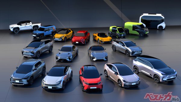 2021年12月のトヨタのバッテリーEV戦略に関する説明会で公表されたコンセプトカーを含む写真には、レクサスブランドのウルトラコンパクトサイズのSUVの姿は見られなかった（撮影：三橋仁明/N-RAK PHOTO AGENCY）
