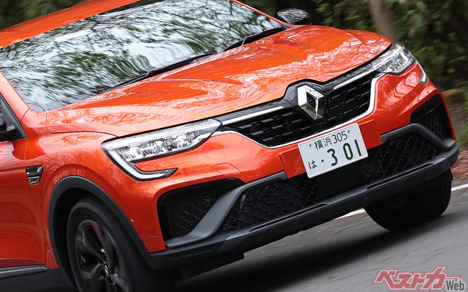 新型アルカナからルノーは変わる!? ハイブリッド大国日本でルノー独特の電動モデルはどう評価される?