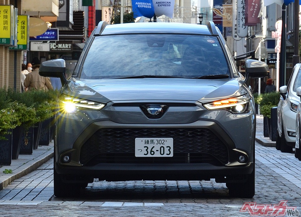 カローラクロスはオフロードも似合う力強いスタイル