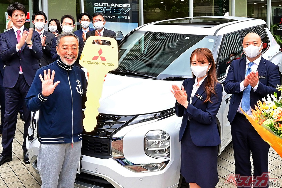 豪華メンバー集結!! テリー伊藤氏購入の三菱新型アウトランダー納車式