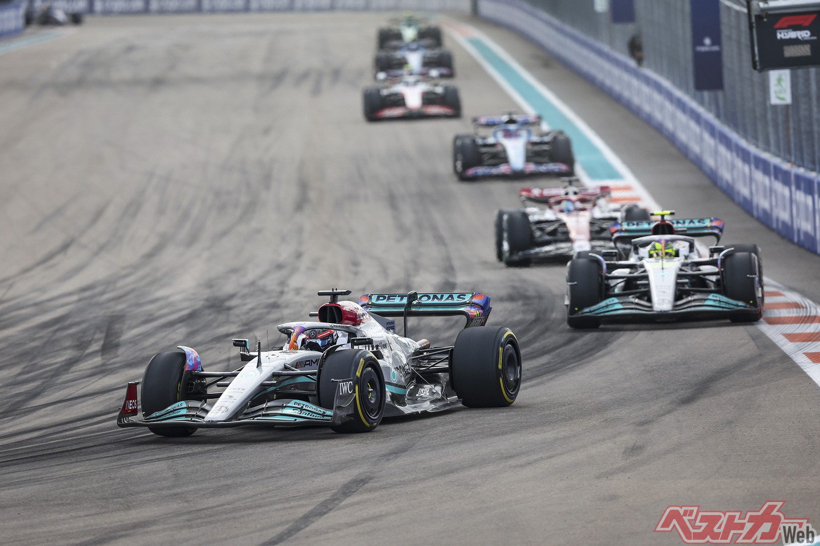 メルセデスW13でラッセルがFP2トップタイムしかし、予選・決勝ではいつもの定位置……そのワケは?