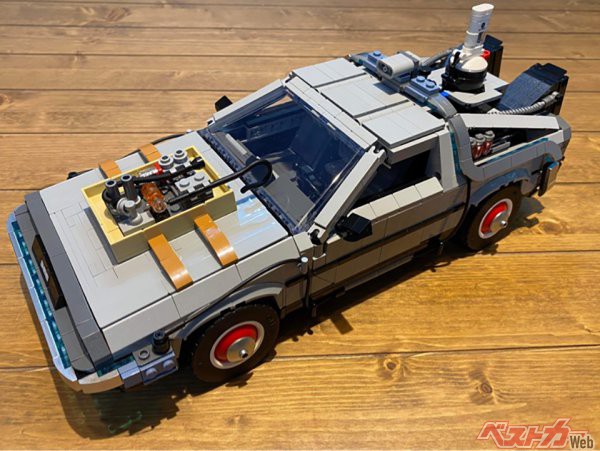 タイムマシン仕様の実車デロリアンを作った人がレゴ ブロックの