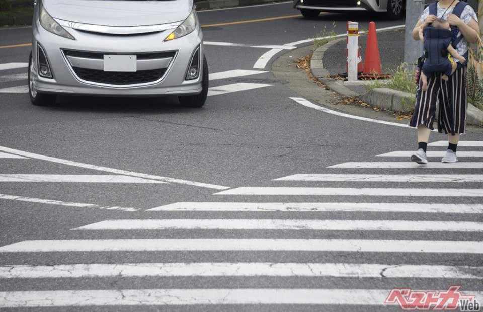 譲られたけど、通過したらアウト!!? 信号機のない横断歩道などである納得できない取り締まりの恐怖