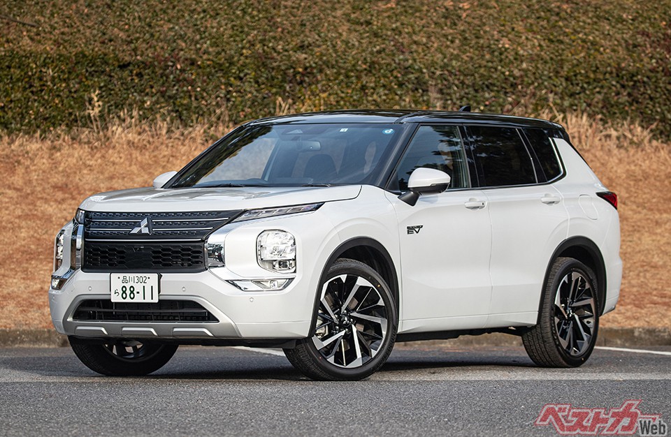 三菱 アウトランダーPHEV(バッテリー容量:20kWh 価格:462万1100~532万700円)