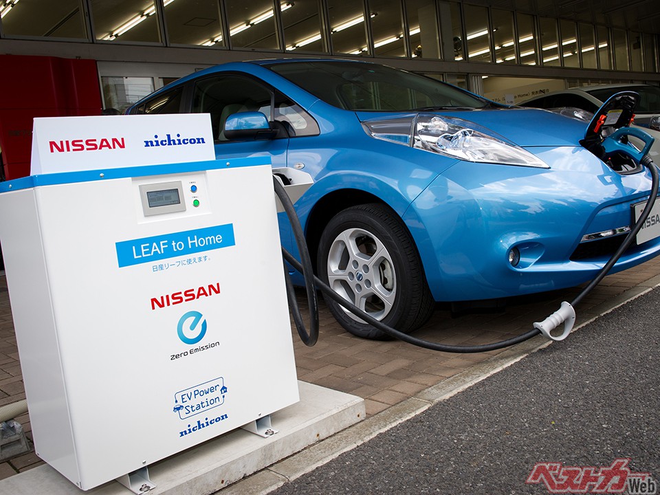 V2H……Vehicle To Homeの略。自動車の電気を家庭に給電できる装備のこと