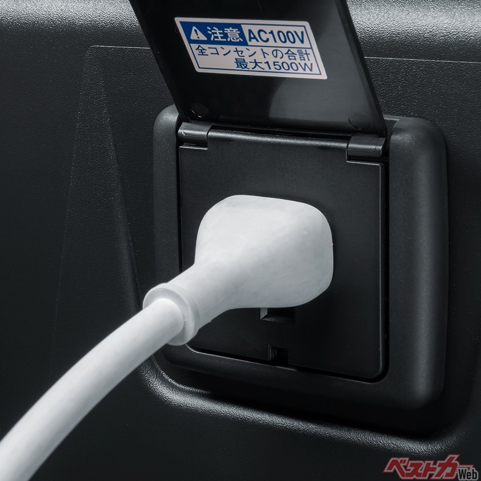 AC100V1500W……家電のプラグが挿せるコンセントが装備されている