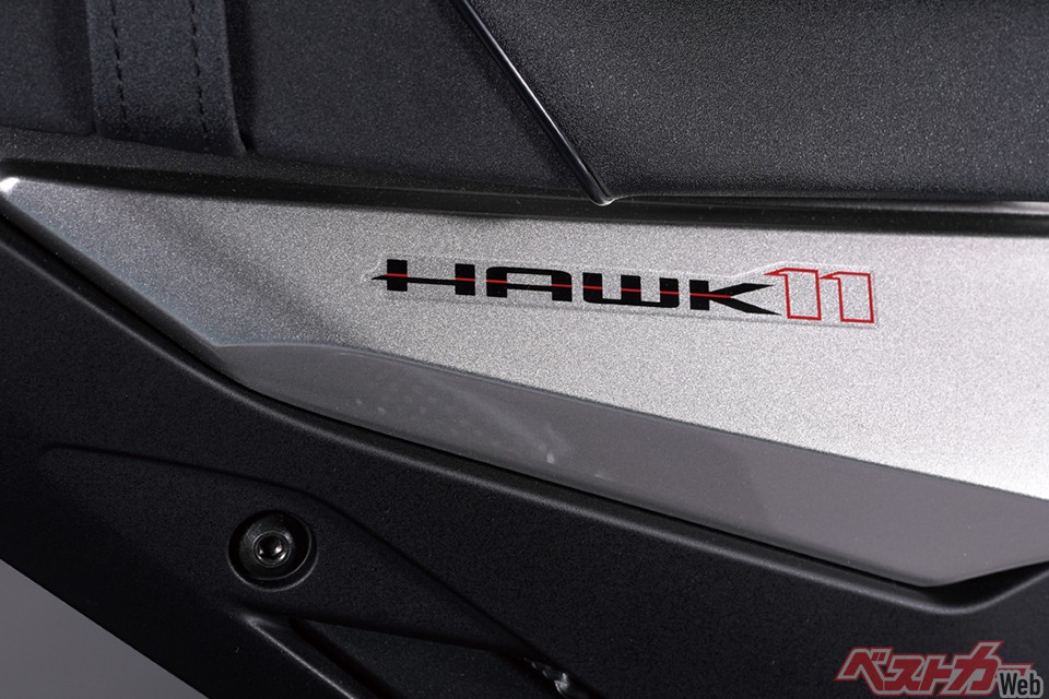 11なのか!? IIなのか!? と思わず二度見。ロゴは「11」が「II」に見えるが、これは狙い通り。鷹(ホーク)のクチバシをイメージしており、目を入れる案も!