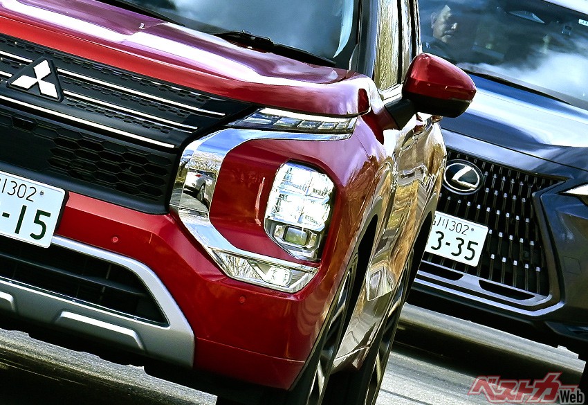 最新PHEV SUV対決!! ハンドリング 楽しさ… どちらに軍配?? 三菱アウトランダーPHEV VS レクサスNX450h+