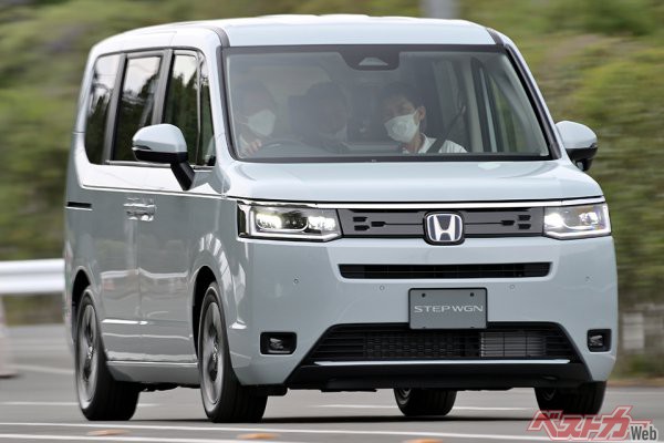 新型ステップワゴン300万円切りで登場 でも エアー の装備差が惜しすぎる 自動車情報誌 ベストカー 新型ステップワゴン300万円切りで登場 でも エアー の装備差が惜しすぎる 自動車情報誌 ベストカー