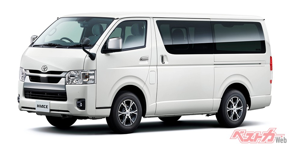 トヨタ ハイエースバン スーパーGL。踏み間違いによる事故を未然に防ぐパーキングサポートブレーキを標準装備。その他ディーゼル車の燃費向上など数多くの改良が施された