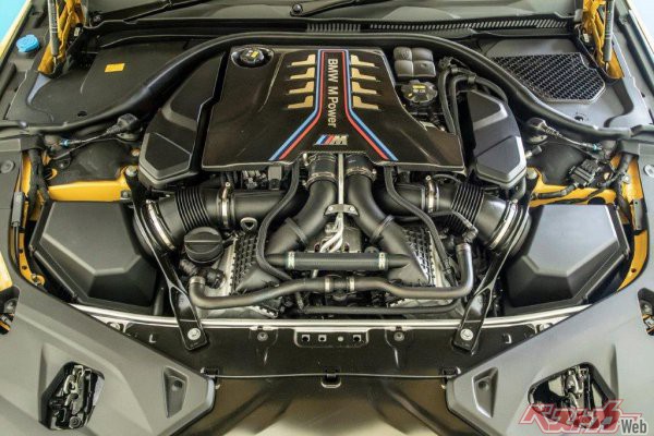 搭載する4.4L V8DOHCエンジンは、625ps／76.5kgmを発揮。0-100km/h加速性能は、ヨーロッパ仕様で3.2秒を誇る