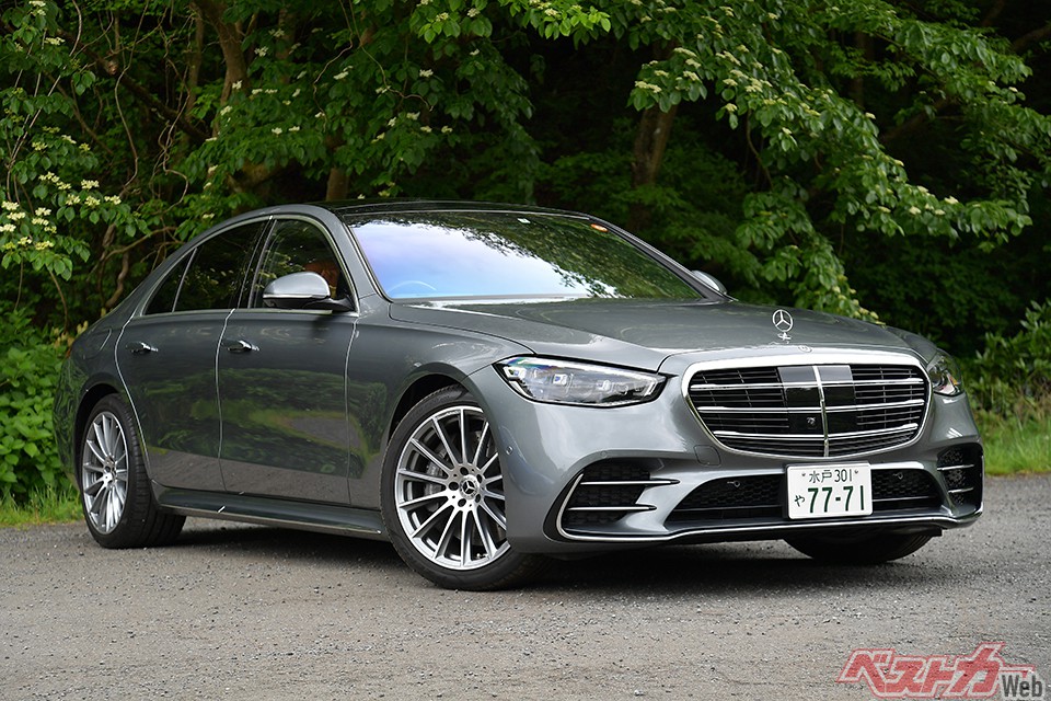 1位はメルセデスベンツ S500。伝統的プレミアムサルーンという面の評価軸で他車を圧倒