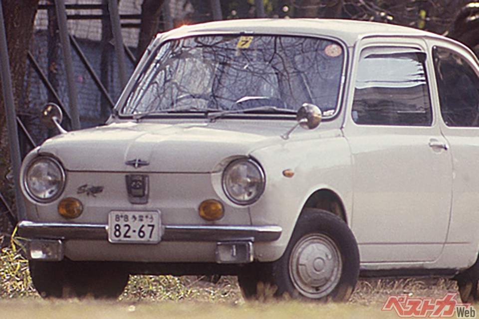 大ヒット作「てんとう虫の」後継車!! スバル R2は成功したのか？【いのうえ・こーいちの名車探訪】 - 自動車情報誌「ベストカー」