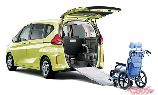 フリードの2列シート仕様「フリードプラス」には車椅子仕様車が用意されている（写真は2016年登場当時）