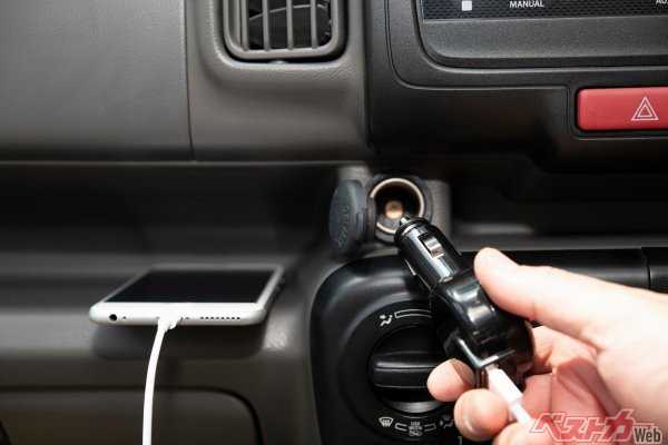 最新車にもついている シガーソケット延命の理由と使い勝手 自動車情報誌 ベストカー 最新車にもついている シガーソケット延命の理由と使い勝手 自動車情報誌 ベストカー
