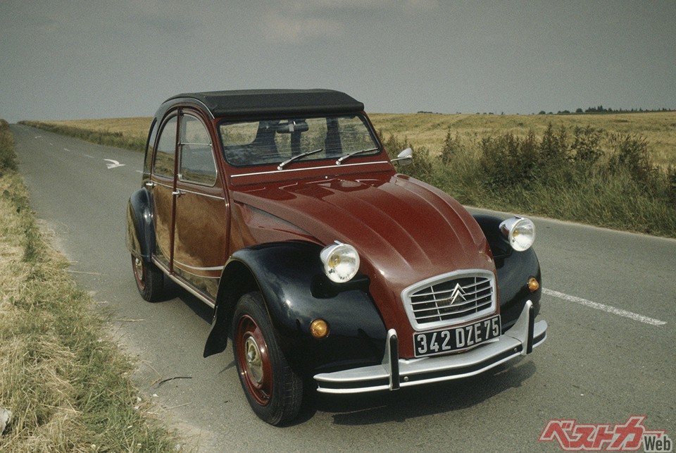 シトロエン 2CV…中古車相場：100万〜260万円/ドロ沼度：★★☆☆☆