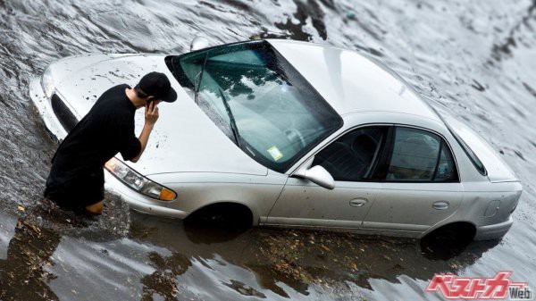 万が一クルマが冠水したらすべきこと 自動車情報誌 ベストカー 万が一クルマが冠水したらすべきこと 自動車情報誌 ベストカー