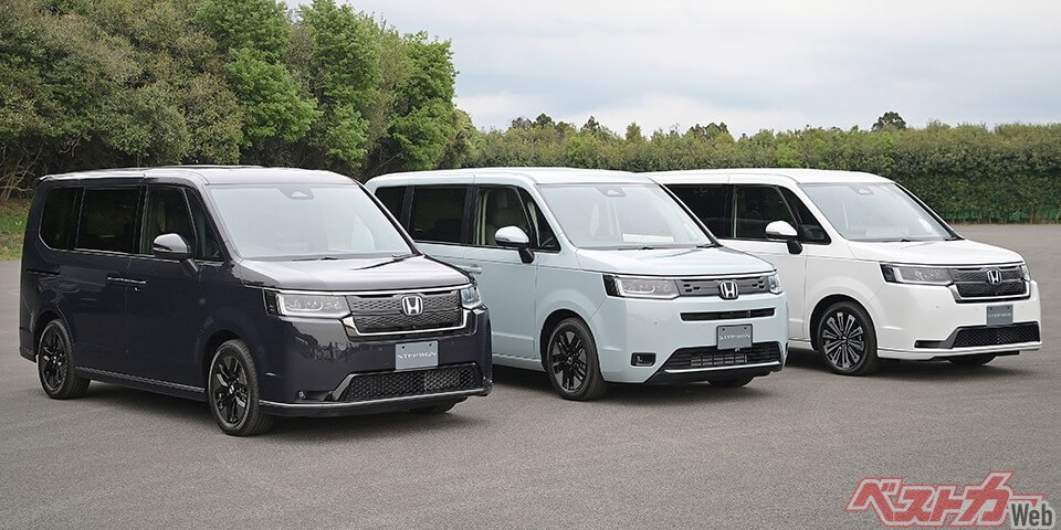 中央が最も6代目ステップワゴンらしさを感じさせる「AIR」で、両サイドが「SPADA」