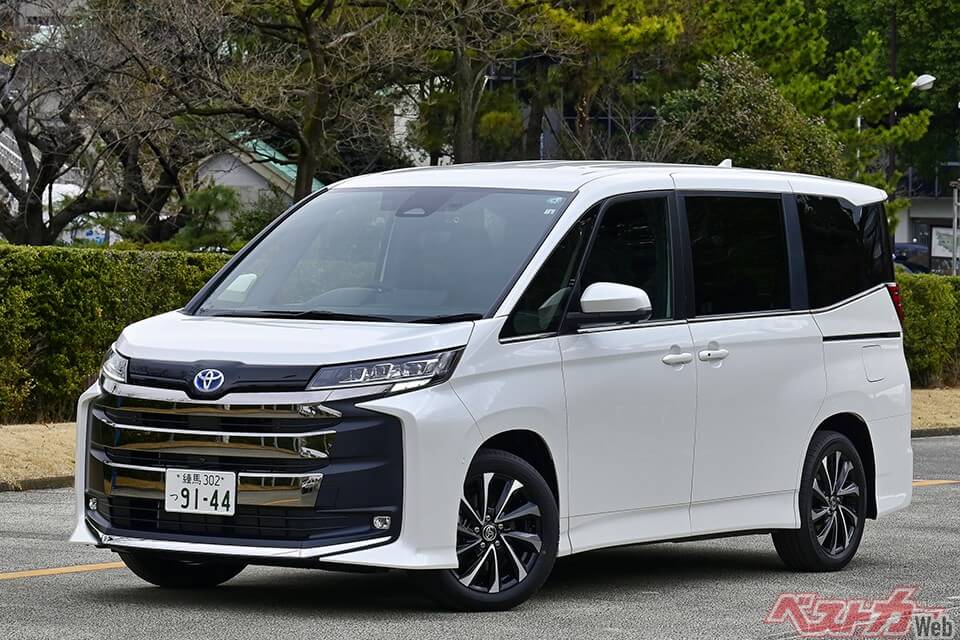 トヨタ ノア。ステップワゴンとノア/ヴォクシーがほぼ時を同じく新型にモデルチェンジしたことで、より両車のライバル関係は色濃くなった。価格面でも両車は拮抗する