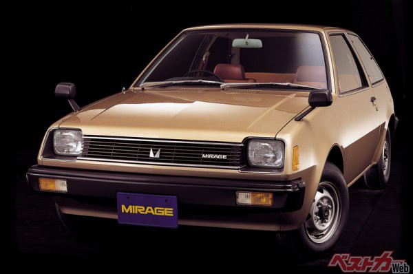 初代ミラージュは1978から販売開始された。3ドアハッチバックに続いて5ドアハッチバックが発売され、1982年のマイナーチェンジで4ドアセダンがモデル追加される