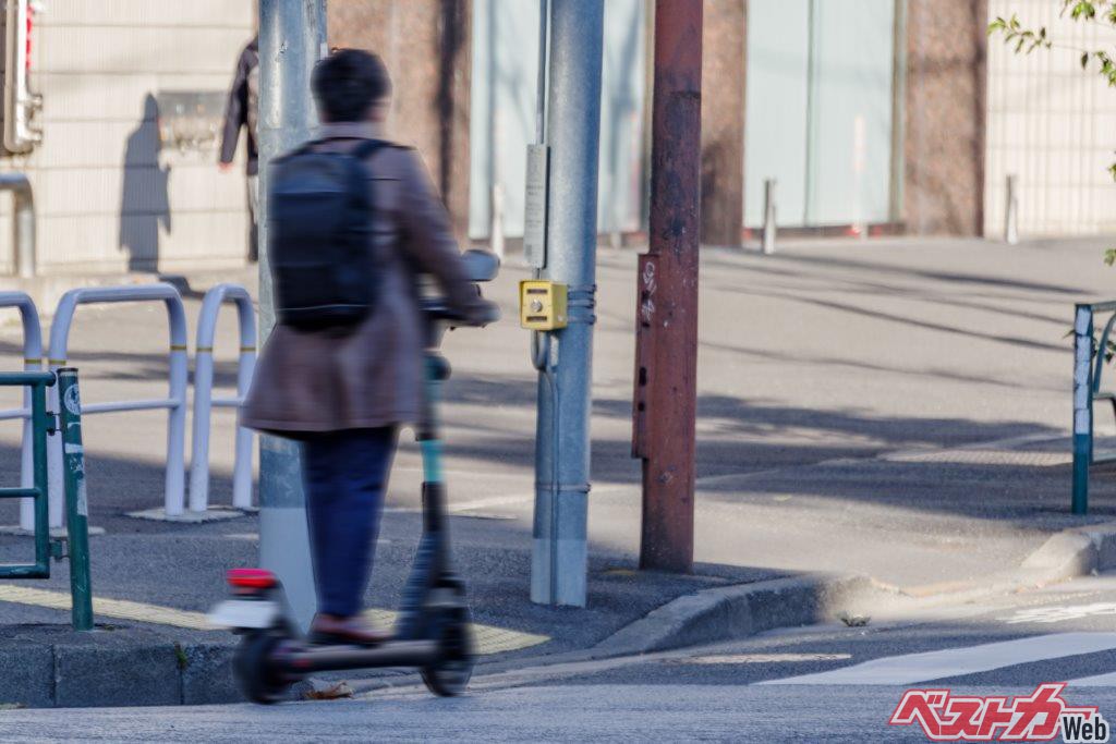 交通違反多発!! 無免許運転も!? 超絶危ない電動キックボードの実情と打開策