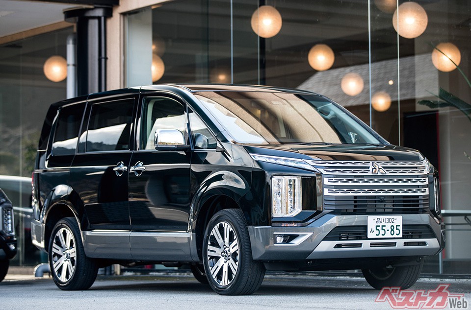 三菱 デリカD:5。世界広しと言えど、ミニバンとSUVのクロスオーバーは稀有な存在。基本設計は古いが、D:5でしか堪能できない世界があるのがこのクルマの強みだ