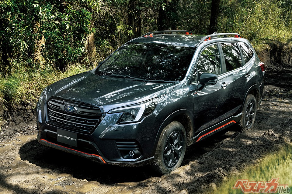 スバル フォレスター(330万円)。価格の安さは驚異的