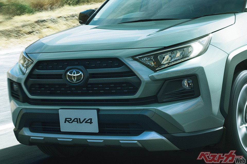 RAV4っていつからトヨタの看板車種になったん!? 一時国内撤退も快進撃がスゴすぎっ