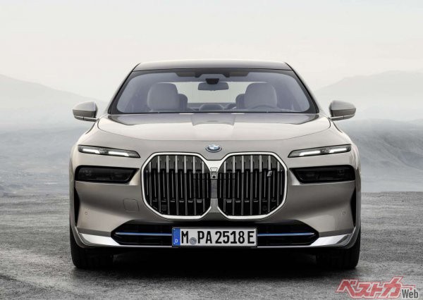後席シアター機能もあり 全面刷新されたbmwフラッグシップ7シリーズが登場 自動車情報誌 ベストカー 後席シアター機能もあり 全面刷新されたbmwフラッグシップ7シリーズが登場 自動車情報誌 ベストカー