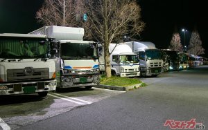 もしや毎日高速で通勤!?　サービスエリア勤務って行き帰りどうしてるの!?
