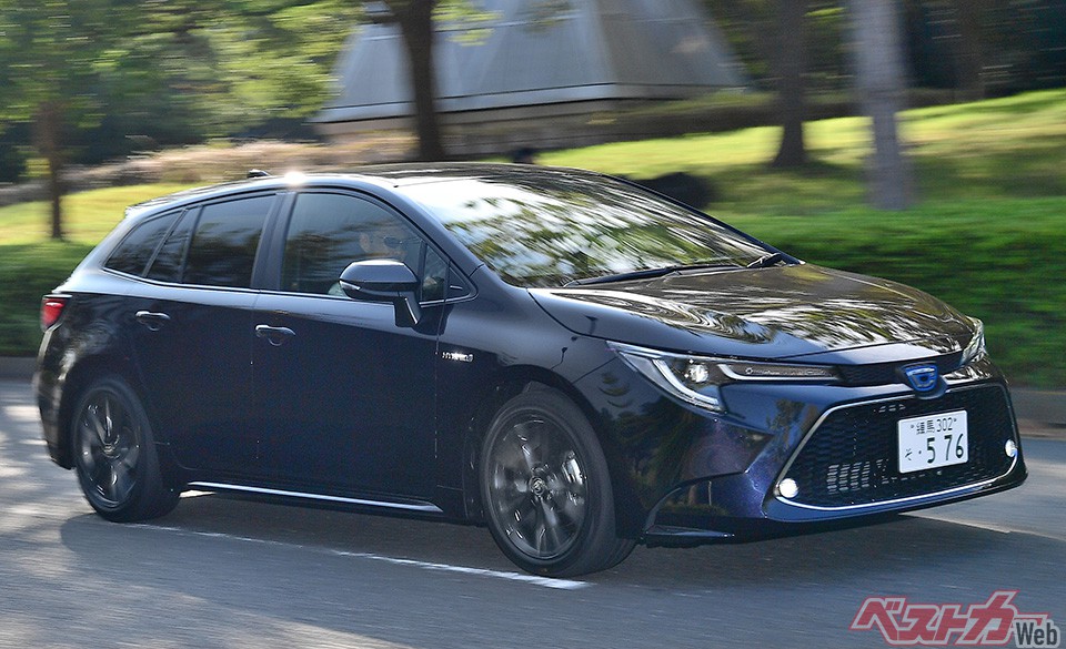 現行カローラのセダン、ツーリング、スポーツに設定されている1.2Lターボと1.8LNAエンジンは、改良のタイミングで廃止になる見通し