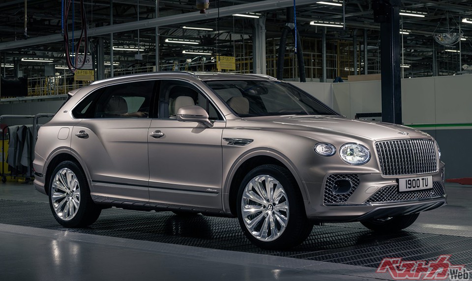 音響システムのほかにも手作業によるステッチ、刺繍、バッジが標準装備されている