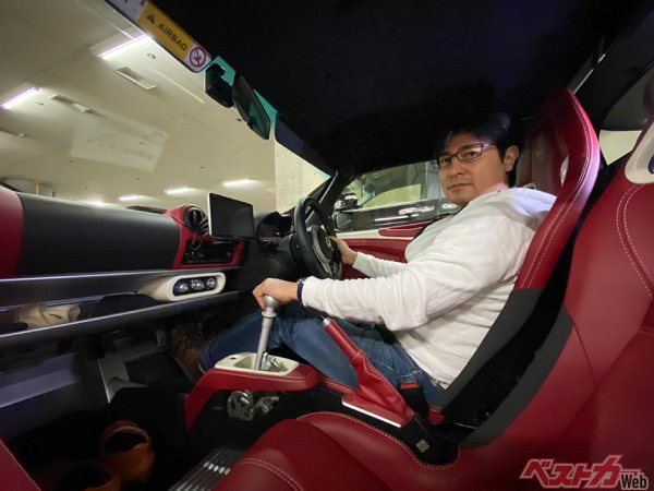 風前の灯火 だが 3ペダルmt車が細々と残っているワケとは Mt車好きの安東アナが熱弁 自動車情報誌 ベストカー 風前の灯火 だが 3ペダルmt車が細々と残っているワケとは Mt車好きの安東アナが熱弁 自動車情報誌 ベストカー