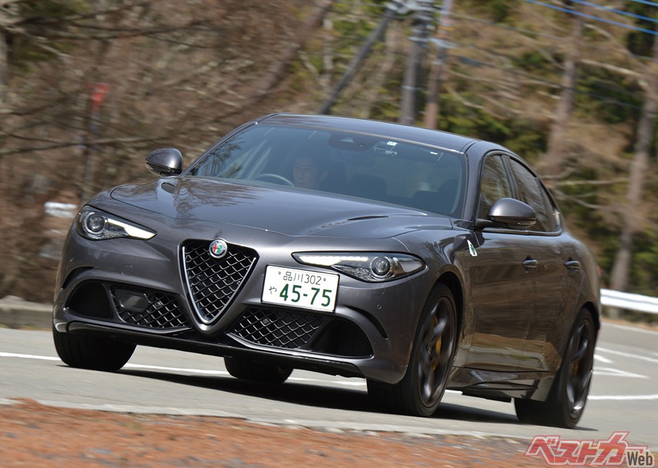 アルファロメオ ジュリア。Cクラス買うならこちらが個性的!