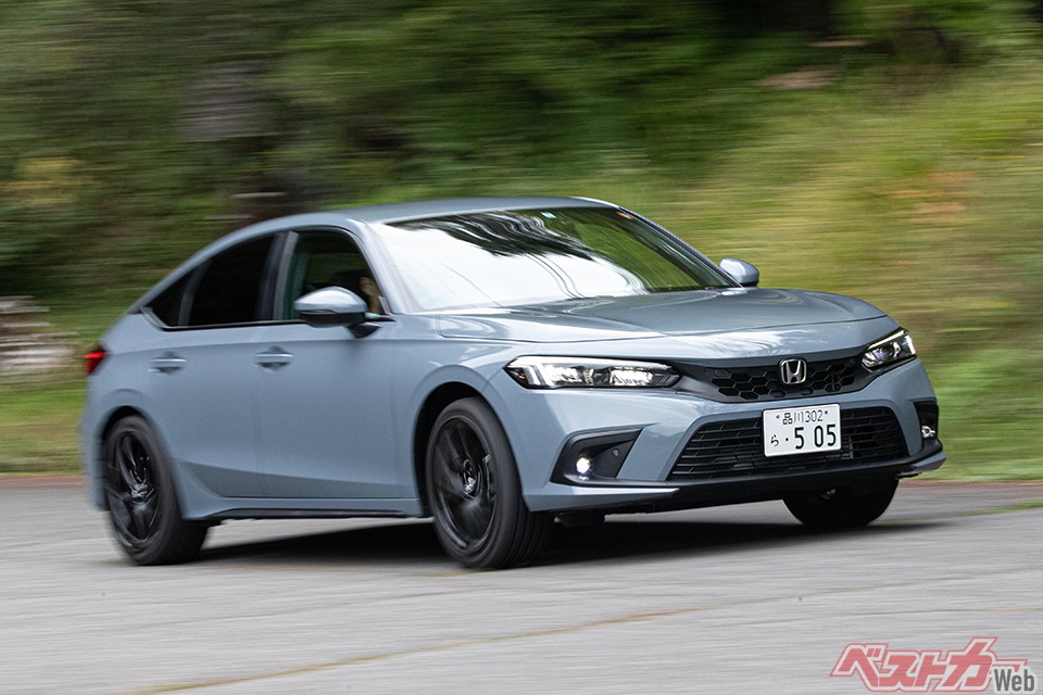 1.5Lの直4エンジンにターボを組み合わせた令和のダウンサイズターボを搭載するホンダ シビック。150ps/20.7kgmを発揮する