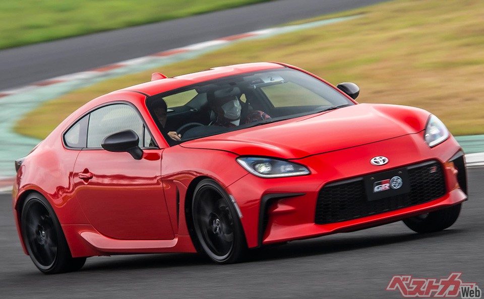 「高校生が選ぶNACカー・オブ・ザ・イヤー」の国産車部門で第1位となったトヨタGR86。「国産車部門」のTOP3はスポーツモデルで、いいね!という結果だ