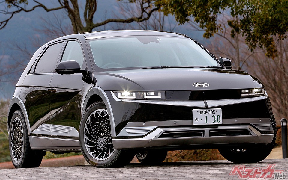 ワールド・カー・オブ・ザ・イヤー2021-2022のイヤーカーに輝いたヒョンデIONIQ5。デザイン部門とEV部門でも受賞した