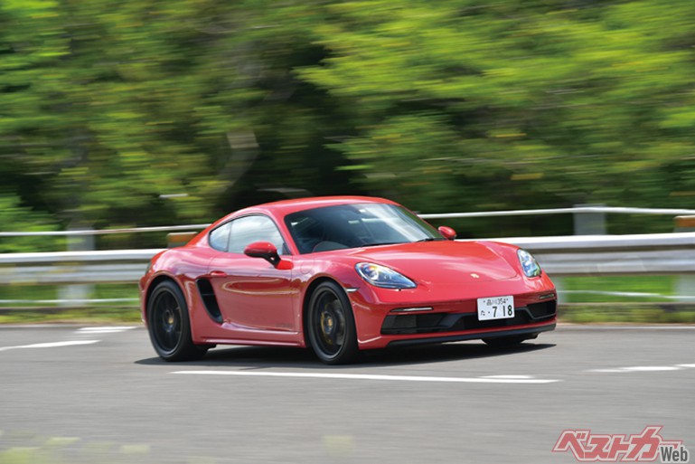 ケイマンとA110は価格も近く直接のライバルとなる。軽さでA110が優位に立つ