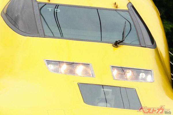 ヒント：見られたらラッキーな黄色い電車