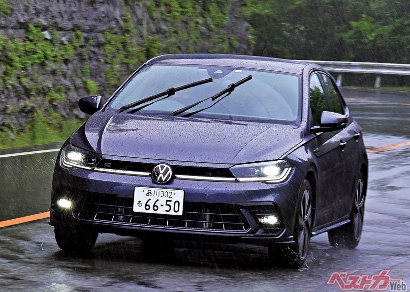 強敵ゴルフに対して、コンパクトさと低燃費で対抗するルーテシアE-TECH HYBRID