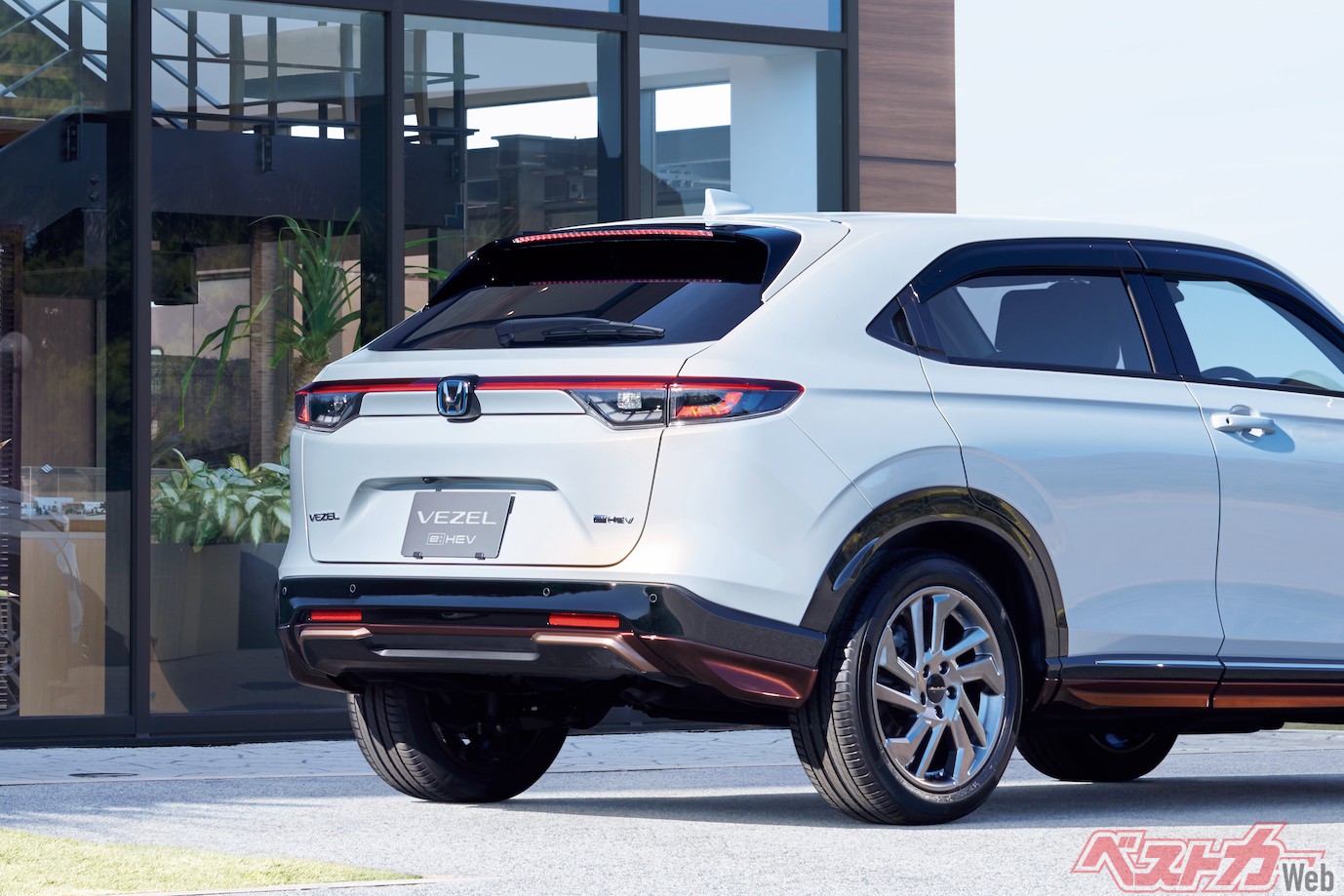 都会派のおっさんにおすすめ どことなく見栄を張れる300万円以下のsuv5車種 おっさんはこれに乗れ 自動車情報誌 ベストカー 都会派のおっさんにおすすめ どことなく見栄を張れる300万円以下のsuv5車種 おっさんはこれに乗れ 自動車情報誌 ベストカー