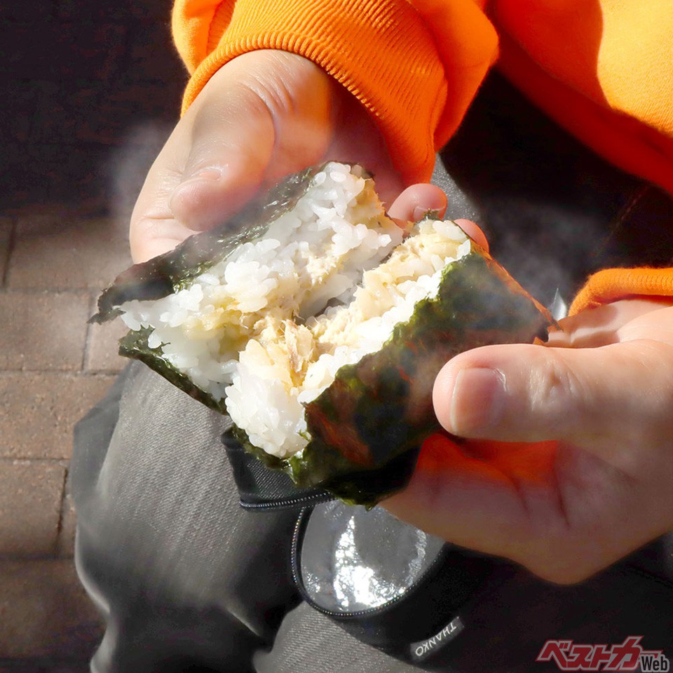 09.レンジなしでもホカホカ! USBおにぎりウォーマー(2480円)